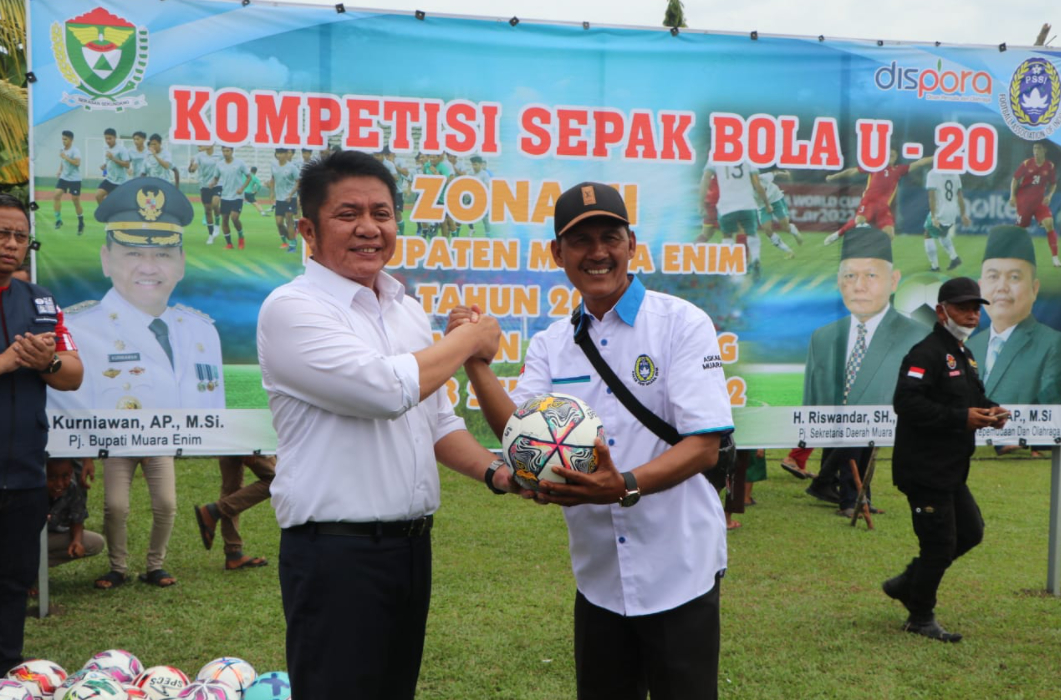 Gubernur Sumatera Selatan Herman Deru Buka Kompetisi Sepak Bola U-20 Zona III