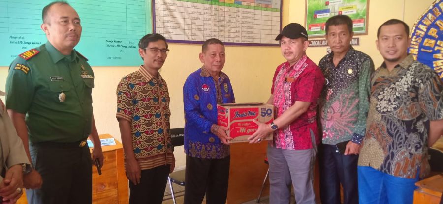 PTBA Salurkan Bantuan Masyarakat Sumaja Makmur Terdampak Bencana Puting Beliung