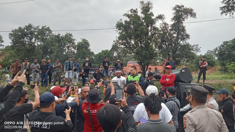 Sampaikan Aspirasinya, Masyarakat Desa Lingga Gelar Aksi Damai di Banko Barat Sampaikan Aspirasinya, Masyarakat Desa Lingga Gelar Aksi Damai di Banko Barat