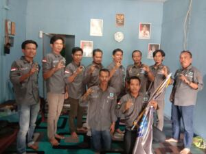 Ketua DPD PJS Sumsel Serahkan Bendera Pataka PJS Ke DPC Kabupaten Lahat