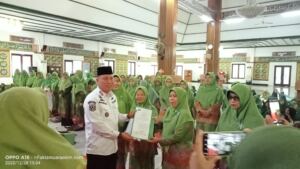 Camat Lawang Kidul serahkan SK pengukuhan